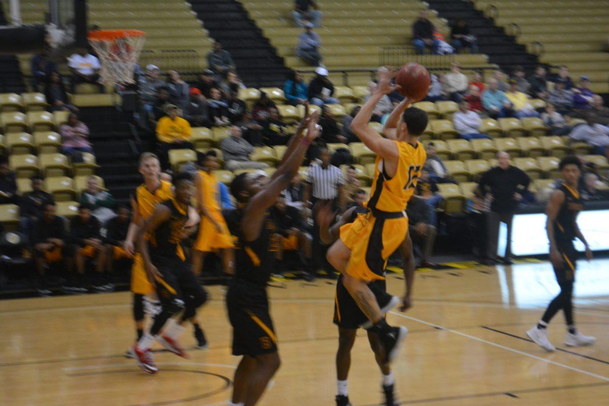 Apache Men's Basketball Undefeated at Home