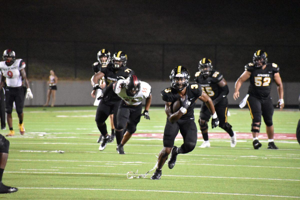 Apaches dominate Jaguars 48-7