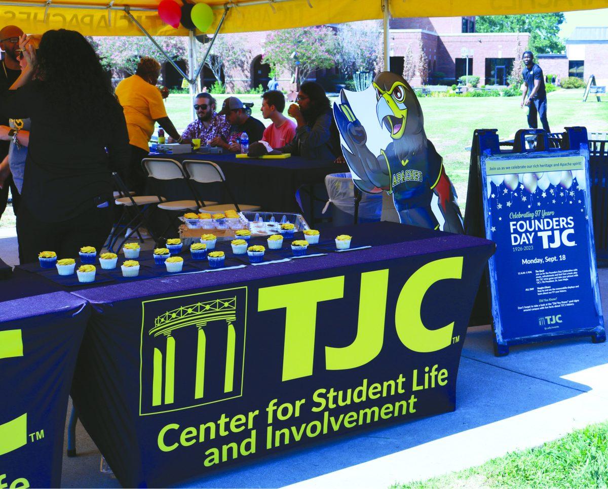 Cupcakes are handed out by the Center for Student Life and Involvement at the 2023 TJC Founders Day celebration on Sept. 18. TJC was founded on Sept. 17, 1926