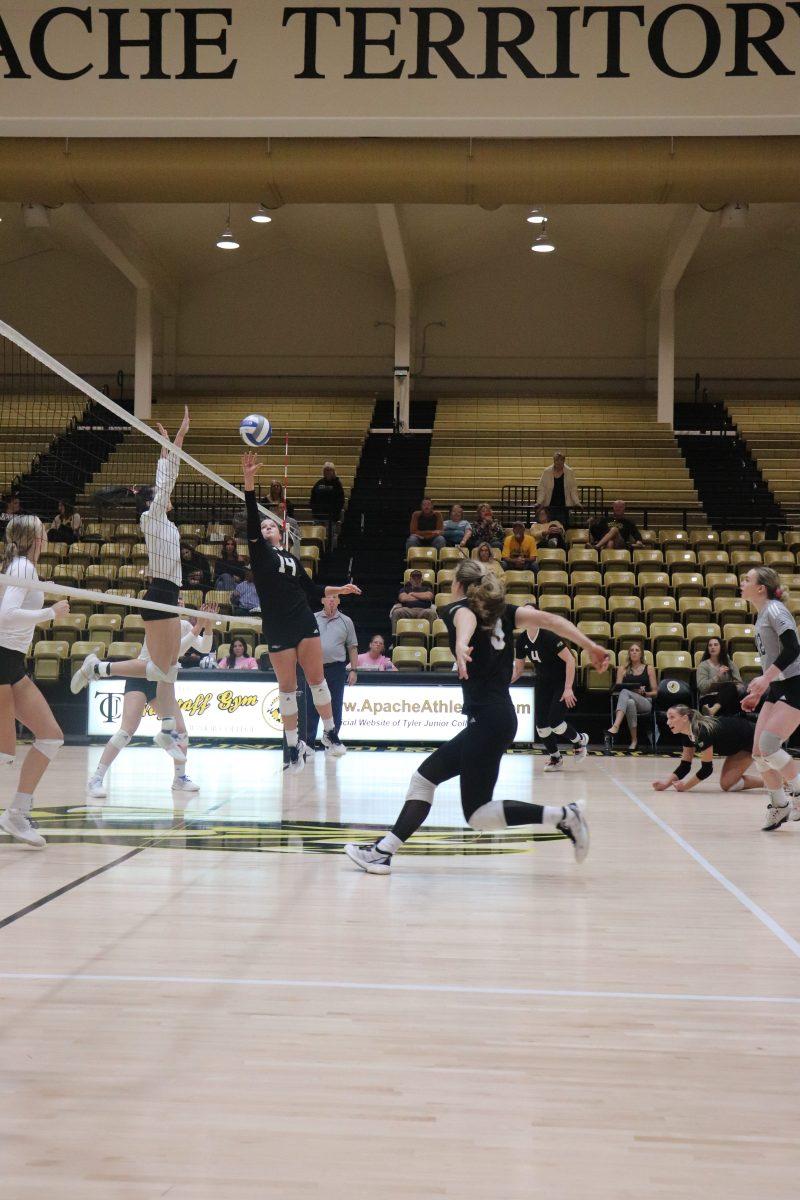 Women's Volleyball vs. Coastal Bend College