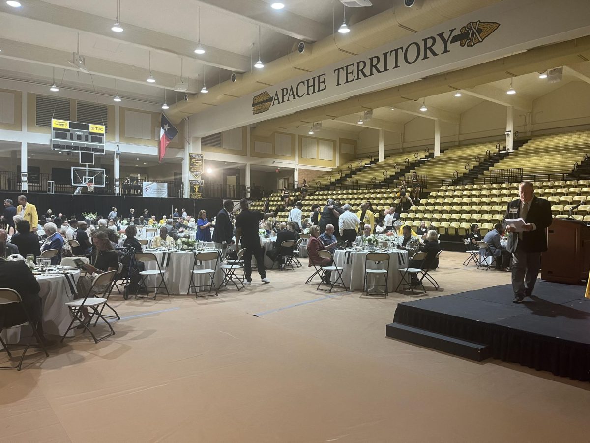 Alumni Association recognizes 10 graduates at Circle of Honor Banquet
